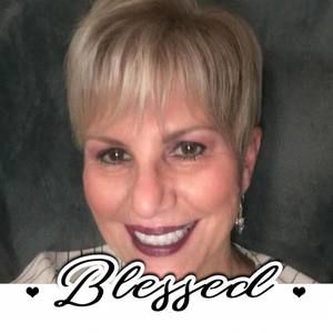 Meet your Posher, Mona